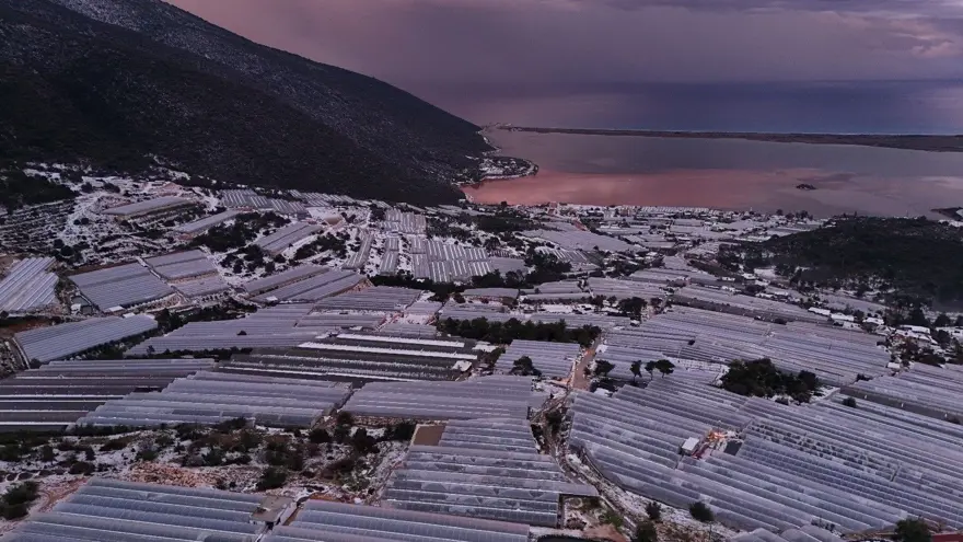 Antalya'da sel ve dolu: Yollar kapandı, sahiller çamur rengine döndü 7