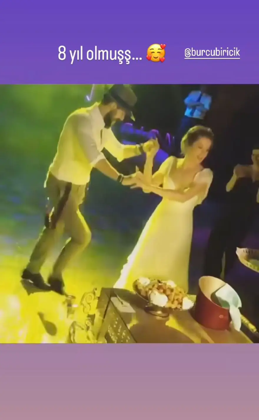 Burcu Biricik'ten eşi Emre Yetkin'e: Nice 8 senelere sevgilim 5