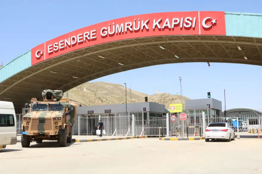 Türkiye-İran sınırında 5 kilometrelik TIR kuyruğu 4 Türkiye-İran sınırında 5 kilometrelik TIR kuyruğu 4