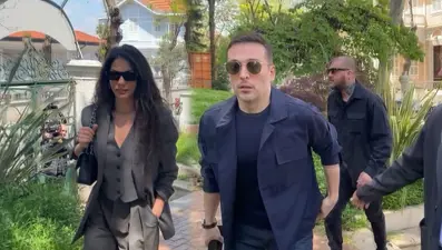 Şarkıcı Oğuzhan Koç ve oyuncu Demet Özdemir boşandı