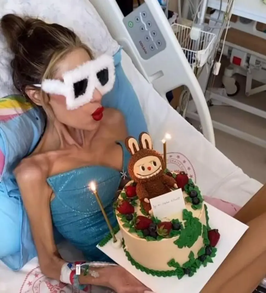 HASTANE ODASINDA DOĞUM GÜNÜ KUTLAMASI 2 HASTANE ODASINDA DOĞUM GÜNÜ KUTLAMASI 2