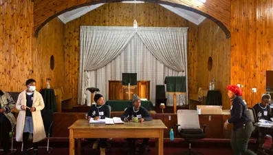 Güney Afrika'da halk sandık başında