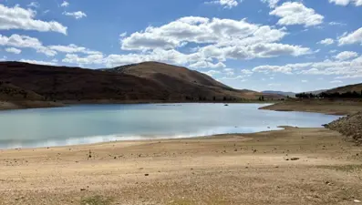 Kuraklık etkisi her yerde: Kar sularıyla beslenen gölette su seviyesi düştü