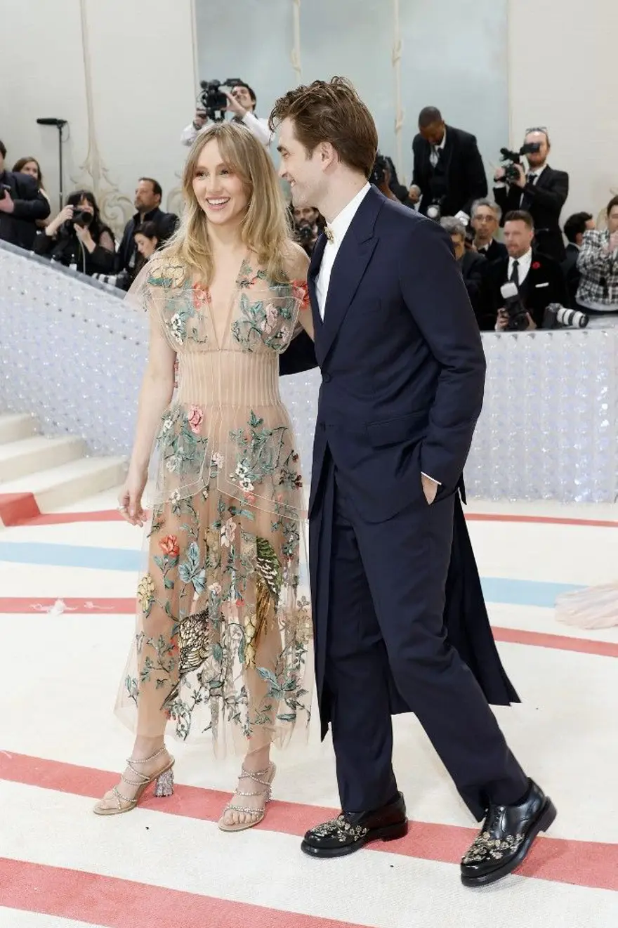 Suki Waterhouse ve Robert Pattinson çifti bebek bekliyor 6 Suki Waterhouse ve Robert Pattinson çifti bebek bekliyor 6