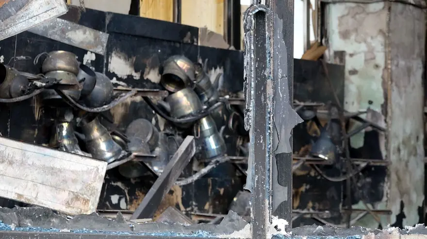 15 saat boyunca yandı: Trabzon'da altı katlı AVM küle döndü 2 15 saat boyunca yandı: Trabzon'da altı katlı AVM küle döndü 2