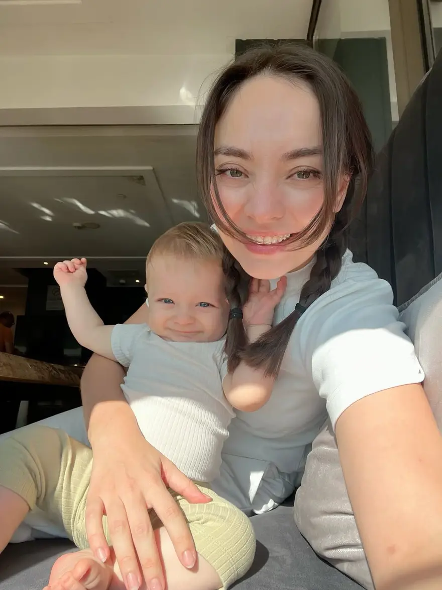 Zeynep Tuğçe Bayat'tan oğlu Atlas ile yeni kareler: Benziyor muyuz? 3 Zeynep Tuğçe Bayat'tan oğlu Atlas ile yeni kareler: Benziyor muyuz? 3