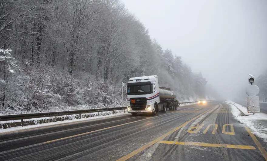 Bolu Dağı geçişinde kar yağışı 13
