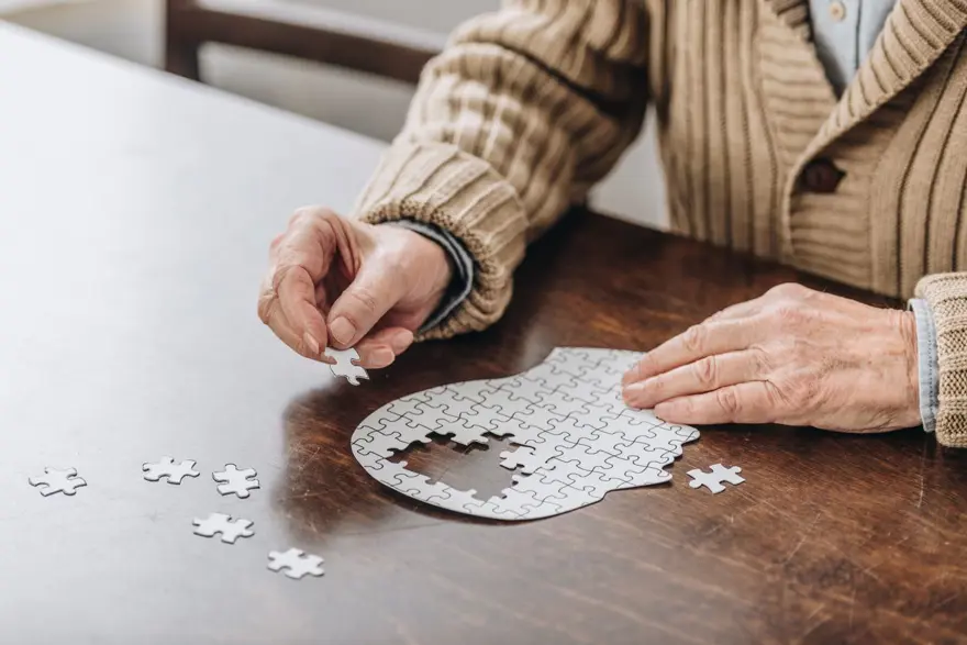 Demans sessizce geliyor: Sohbet sırasında ortaya çıkan belirti 1