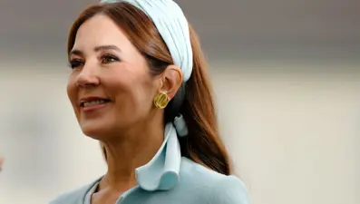 Yıllar geçtikçe daha genç görünüyor: 53 yaşındaki Danimarka Kraliçesi'nin güzellik sırrı ne?