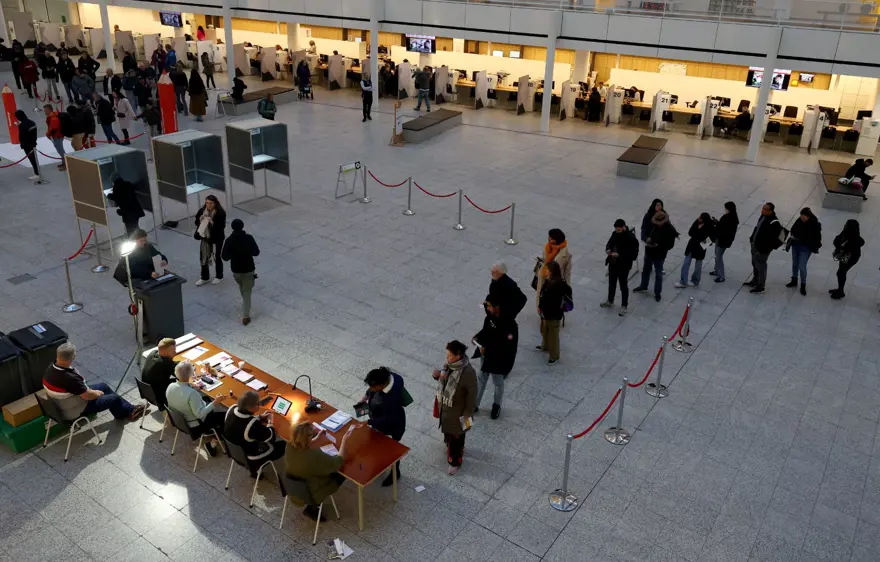 Hollanda'da yabancı düşmanı Wilders kazandı 10