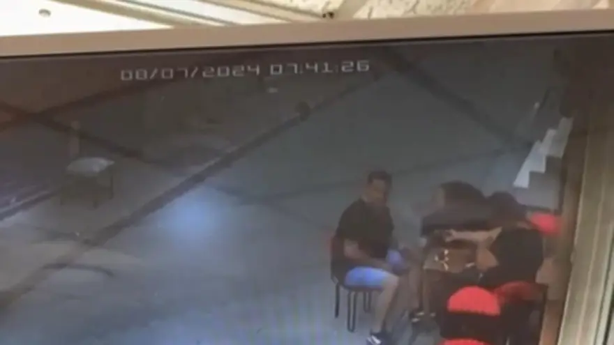 Fatih'te korku dolu anlar: Baygınlık geçirip otomobilin altında kaldı Fatih'te korku dolu anlar: Baygınlık geçirip otomobilin altında kaldı