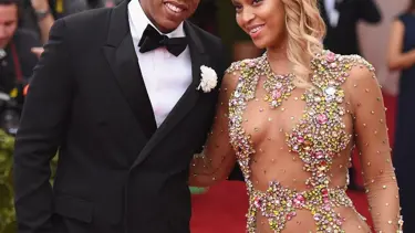 Jay-Z'den Super Bowl'da ulusal marş okunurken ayağa kalkmama açıklaması