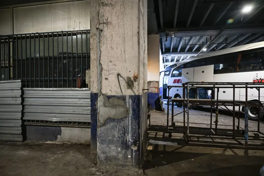 Sıva düştü pas göründü | İstanbul Otogarı'nda tehlike 