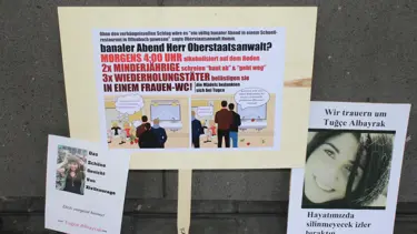 Tuğçe'nin fotoğrafına tükürdü!