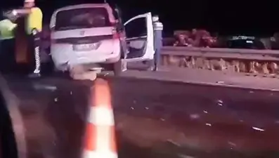 İzmir'de ters yönde giden araç kazaya sebep oldu: 2 ölü, 1 yaralı