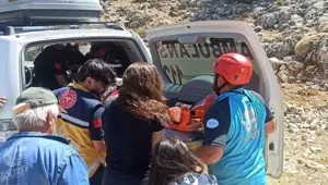 Kayalıklardan düşen kadın operasyonla kurtarıldı