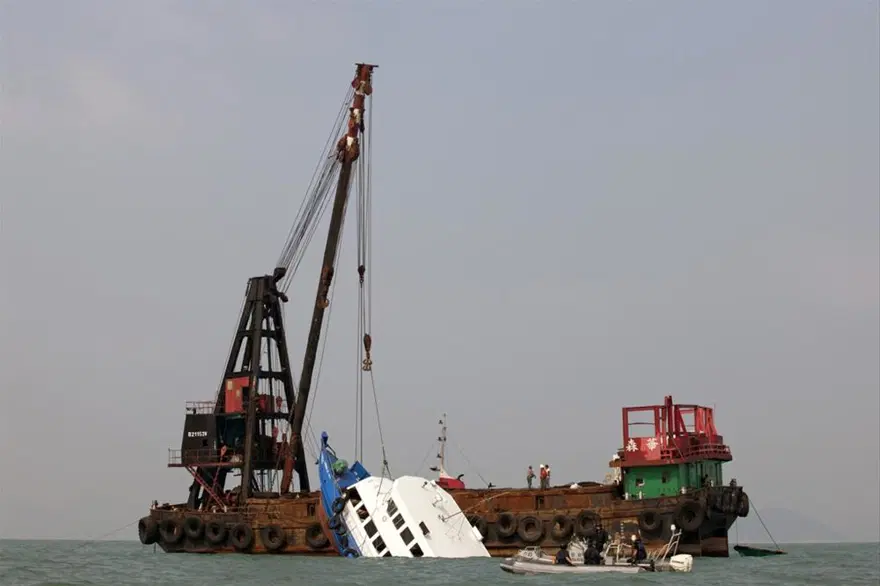 Hong Kong'da feribot kazası: 36 ölü 