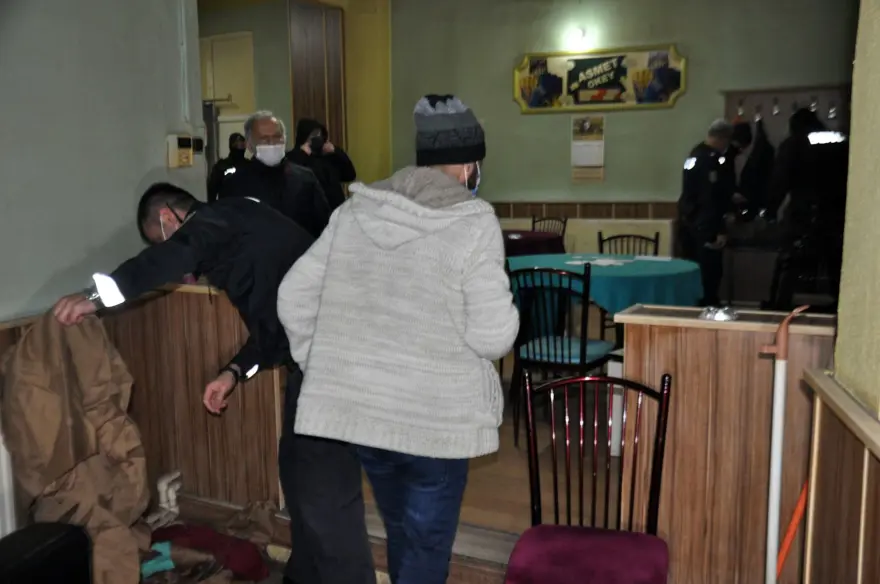 Polisin kapattığı kahvehaneyi 2 saat sonra yeniden açtılar 13