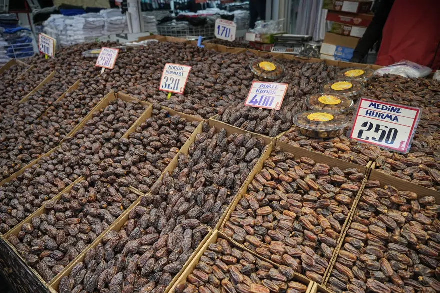 Ramazan'ın vazgeçilmezi 15 çeşidiyle tezgahta: Yoğun talep var 5 Ramazan'ın vazgeçilmezi 15 çeşidiyle tezgahta: Yoğun talep var 5