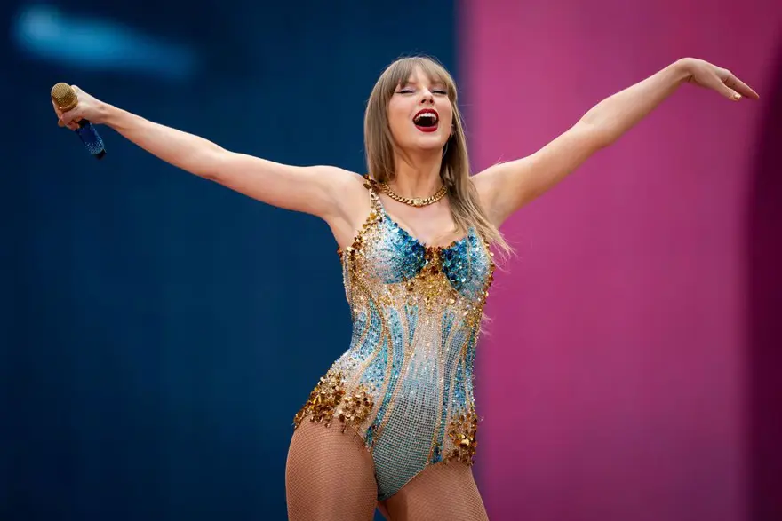 Taylor Swift'in sapığı konserde yakalandı! 4