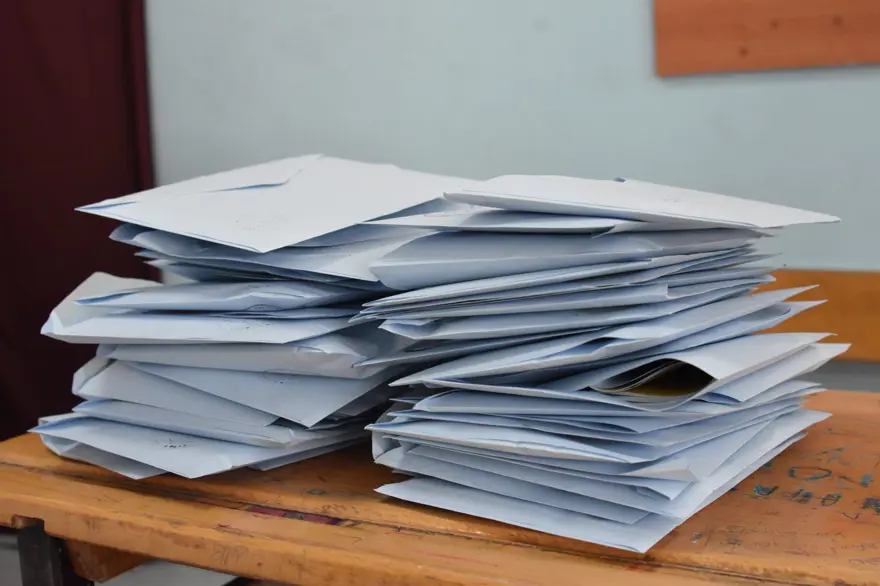 Bir mahallede oylar kayboldu, diğerinde çöpe atıldı: 2noktada seçim yenilenecek 2