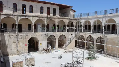 Son depremlerde ciddi hasar görmüştü: 400 yıllık Barutçu Hanı restore ediliyor