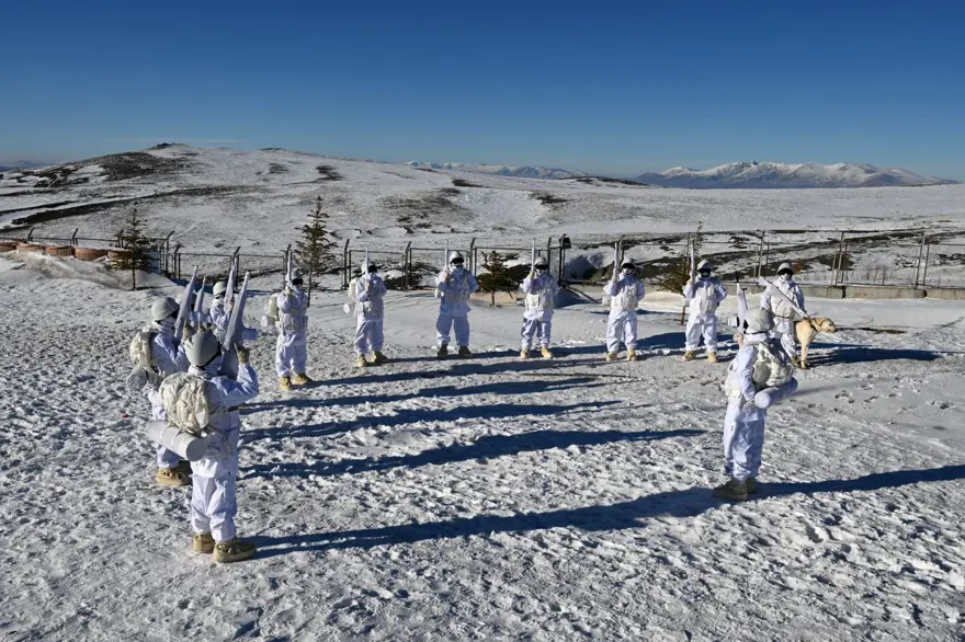 "Hudut kartalları" yeni yılı elleri tetikte karşıladı 6