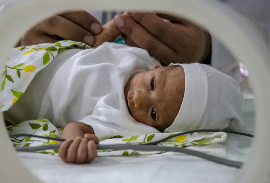 Prematüre doğduğu hastaneye doktor oldu 4
