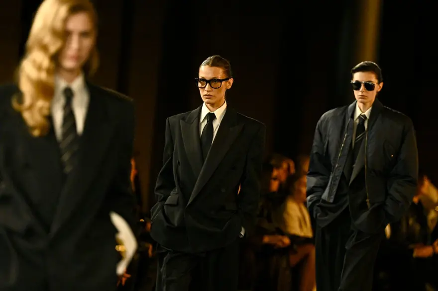 “İlk defa sahte bir yüz takmıyorum" demişti: Bella Hadid 2 yıl sonra podyumlarda 3 “İlk defa sahte bir yüz takmıyorum" demişti: Bella Hadid 2 yıl sonra podyumlarda 3