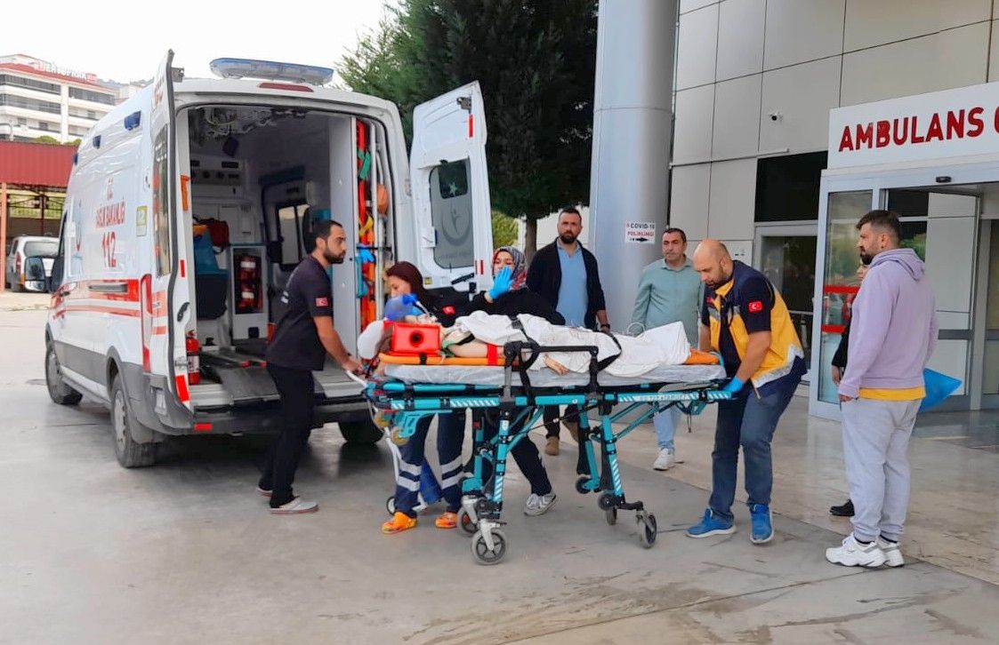 Lise öğrencisi okulun 3’üncü katından düştü