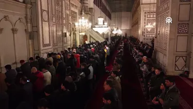 Suriye'de Esad'sız ilk Ramazan:  Emevi Camisi'nde teravih namazı kılındı
