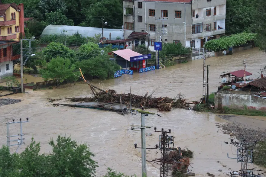 ZONGULDAK-İSTANBUL YOLU KAPANDI 16 ZONGULDAK-İSTANBUL YOLU KAPANDI 16