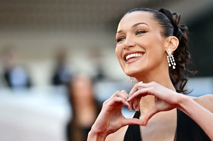 Filistin asıllı model Bella Hadid kefiye elbisesiyle Cannes'da 2 Filistin asıllı model Bella Hadid kefiye elbisesiyle Cannes'da 2