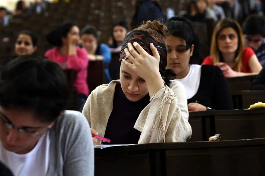 1.5 milyon aday ter döktü 40