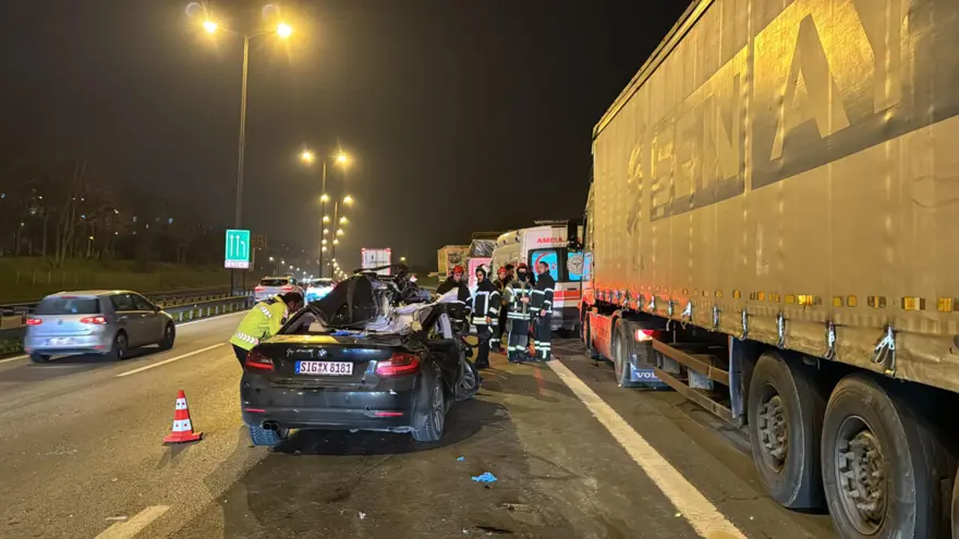 Anadolu Otoyolu’nda otomobil TIR'a çarptı: 1 ölü, 2 yaralı 1