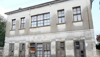 200 yıllık evin çatısından Osmanlıca kayıt defteri çıktı