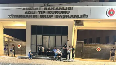 6 yaşındaki çocuk, yan yatan römorkun altında can verdi