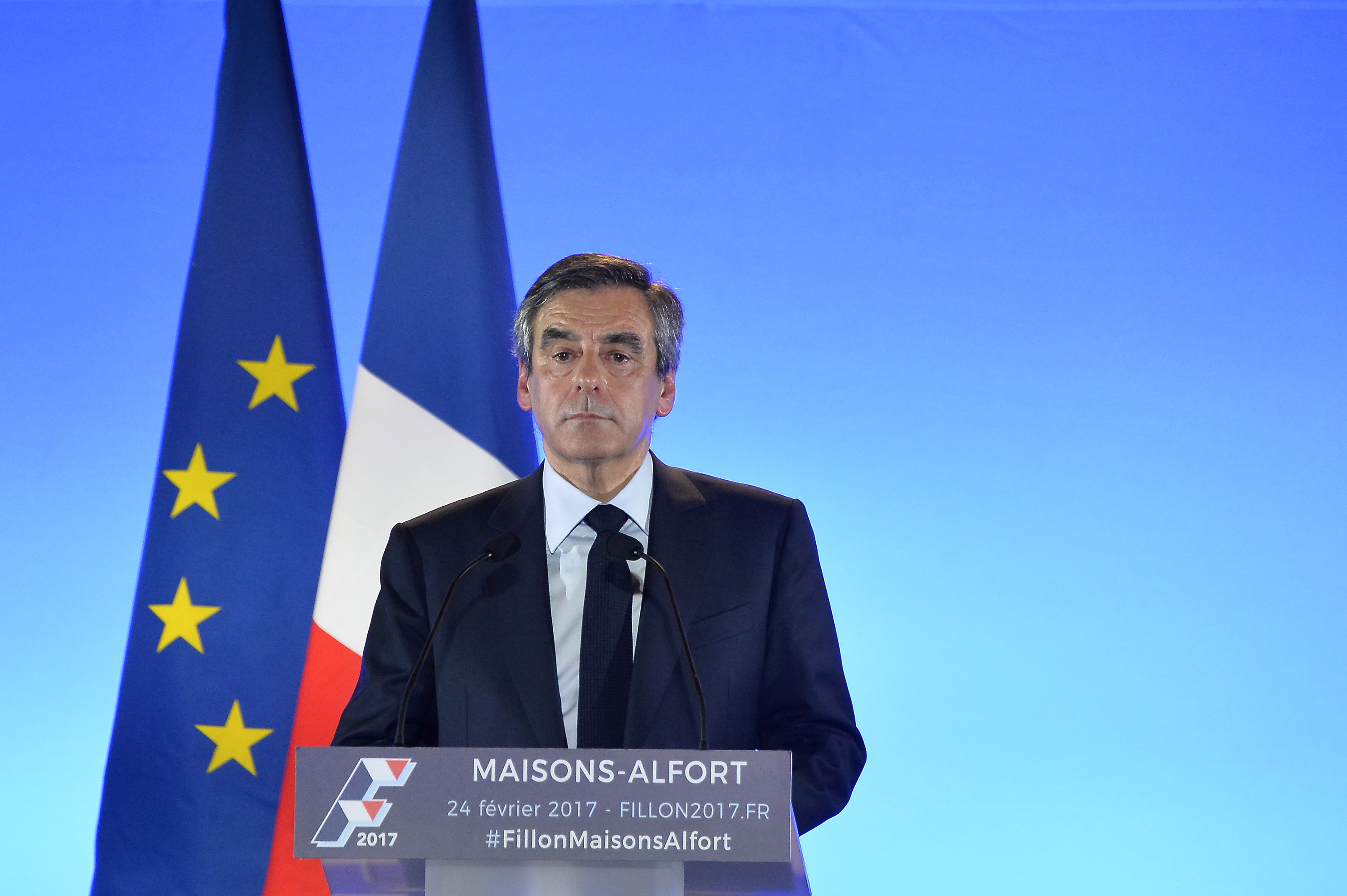 Fransa'da cumhurbaşkanı adayı Fillon'a adli soruşturma