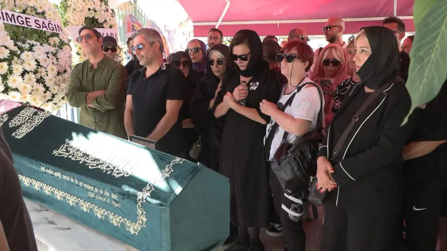 Deniz Seki annesine veda etti 8