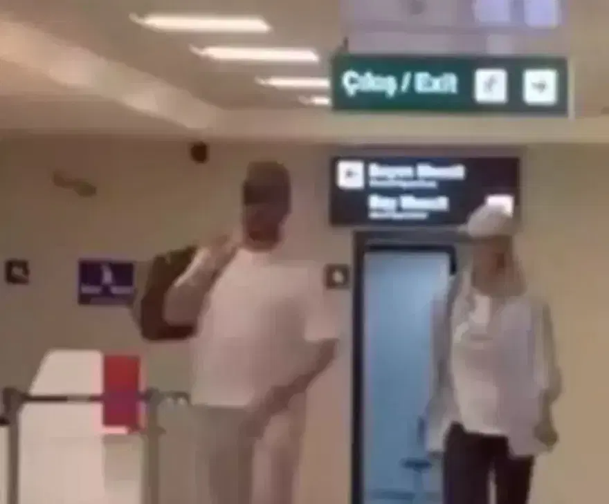 EL ELE GÖRÜNTÜLENDİLER 1 EL ELE GÖRÜNTÜLENDİLER 1