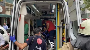 Fatih'te yanan dairede mahsur kalan yaşlı kadın kurtarıldı