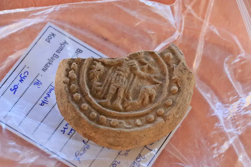 Dara Antik Kenti'nde Aziz Menas'ın figürü olan 1400 yıllık ampulla bulundu 2