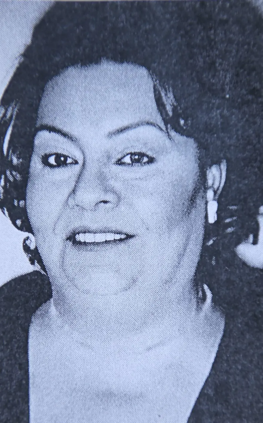 Ebru Gündeş annesini son yolculuğuna uğurladı 10