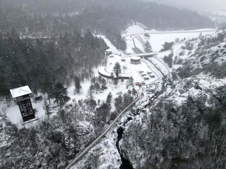 Kastamonu'nun kanyonları, pandemiye rağmen turist akınına uğruyor 16 Kastamonu'nun kanyonları, pandemiye rağmen turist akınına uğruyor 16