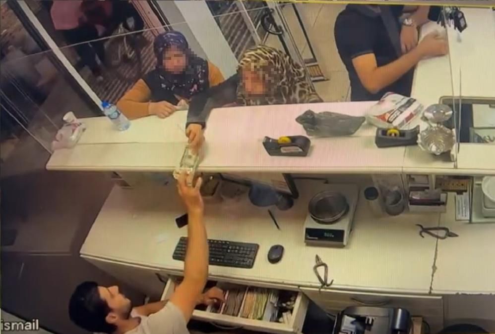 Döviz bürosunda bir anlık dalgınlık 24 bin liraya mal oldu
