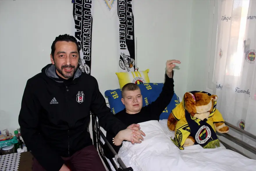 Fenerbahçeli gencin tedavi masraflarını Beşiktaşlılar üstlendi 4