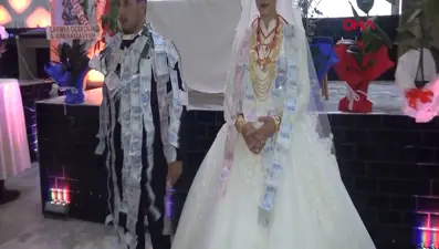 40 dakikada 1 milyon TL'lik takı takıldı  (Süre kuralına uyuldu, maske unutuldu)