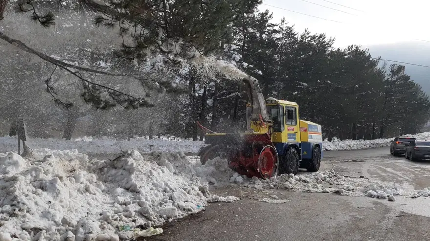Abant Gölü'nde masalsı kış güzelliği: Kar kalınlığı 70 santimetreye ulaştı 10 Abant Gölü'nde masalsı kış güzelliği: Kar kalınlığı 70 santimetreye ulaştı 10