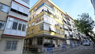 Kartal'da binanın kolonlarında çatlaklar oluştu: Bina tahliye edildi