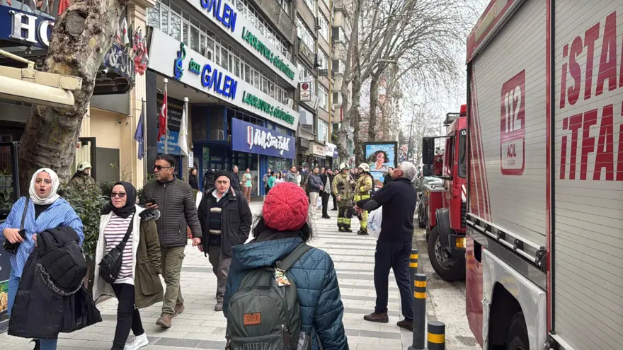 Mecidiyeköy'de korku dolu anlar: Otelin elektrik panosunda yangın çıktı 7